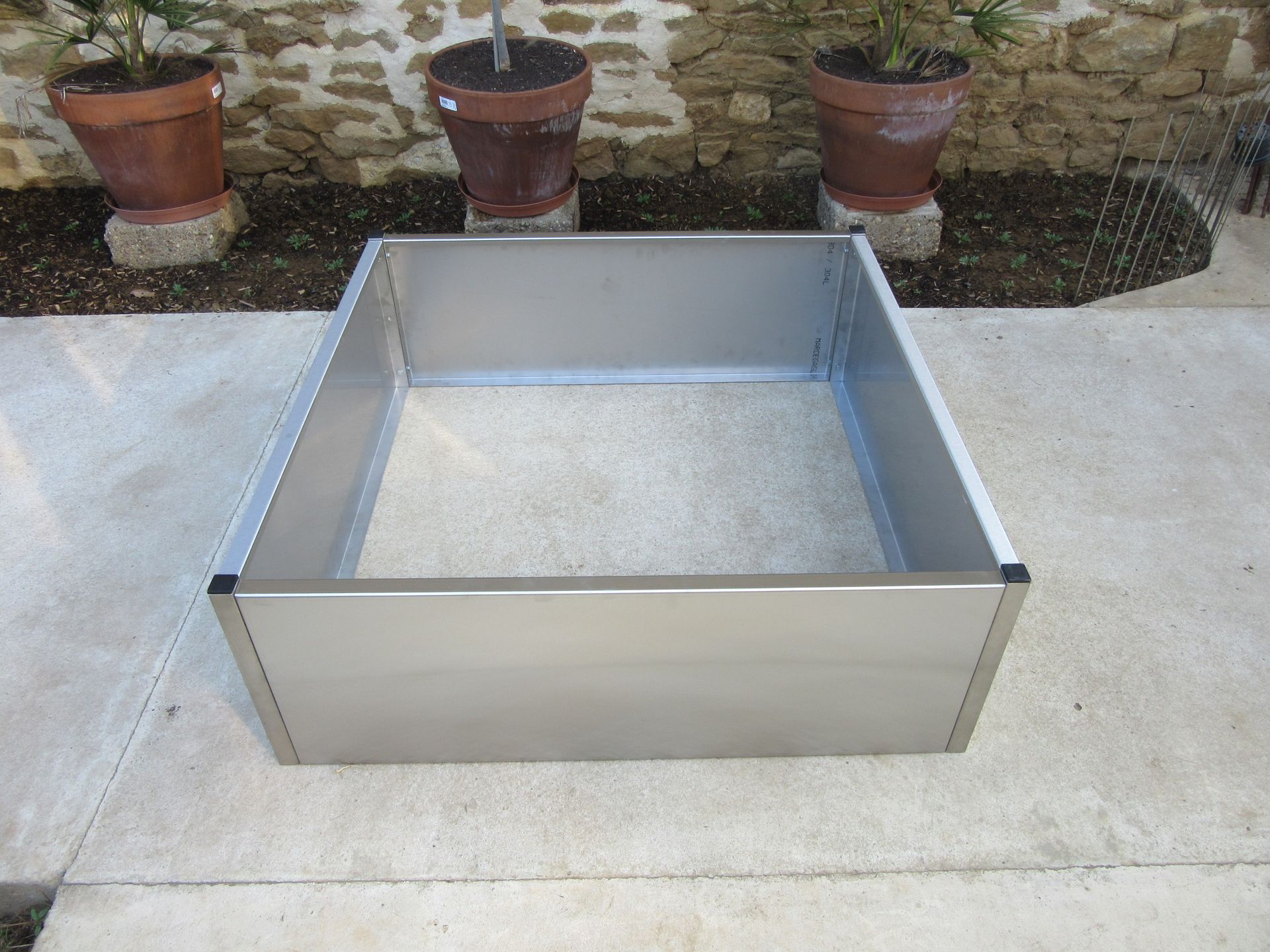 Stainless steel raised flower bed for garden or patio