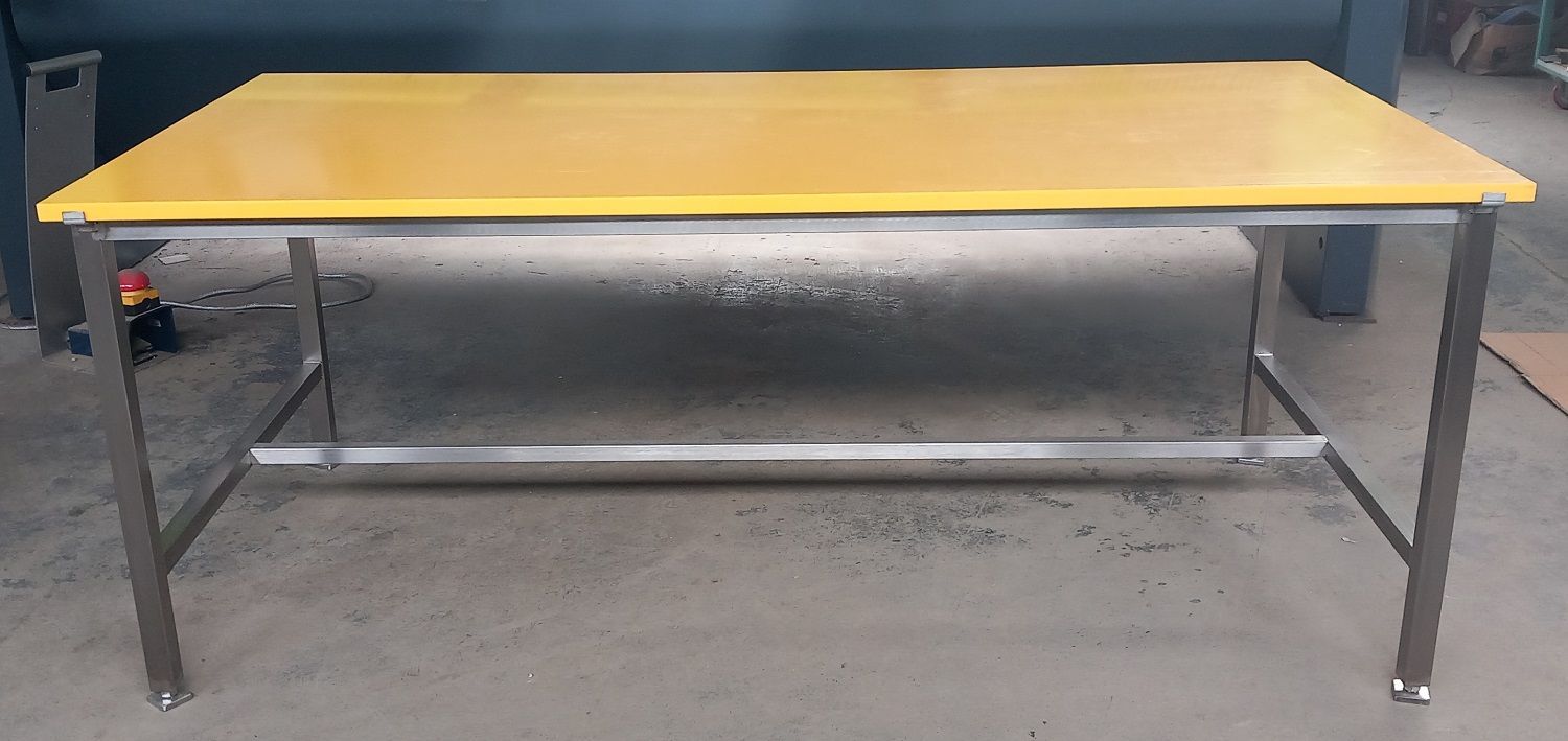 Stainless steel cutting tables with PE 500 polyethylene top Stainless steel cutting tables with PE 500 polyethylene top