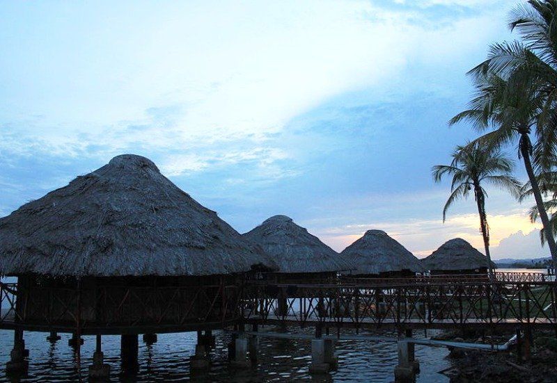les îles des San Blas village de kuna yala