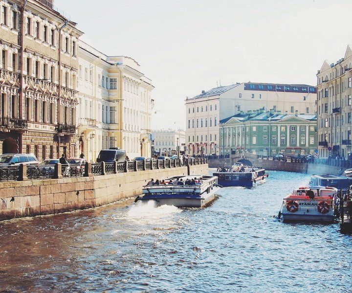 les canaux de Saint-Petersbourg en Russie