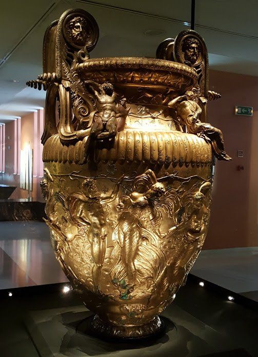 Le Cratère de Derveni au Musée archéologique de Thessalonique Le cratère de Derveni