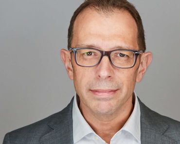 High marketing image that builds trust Hi Lookability, Competence, Confidence and Caring