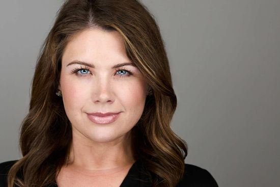 Top 1% Headshot showing approachability, competence and trustworthiness to open doors and draw opportunities. Top 1% Headshot to jumpstart your life