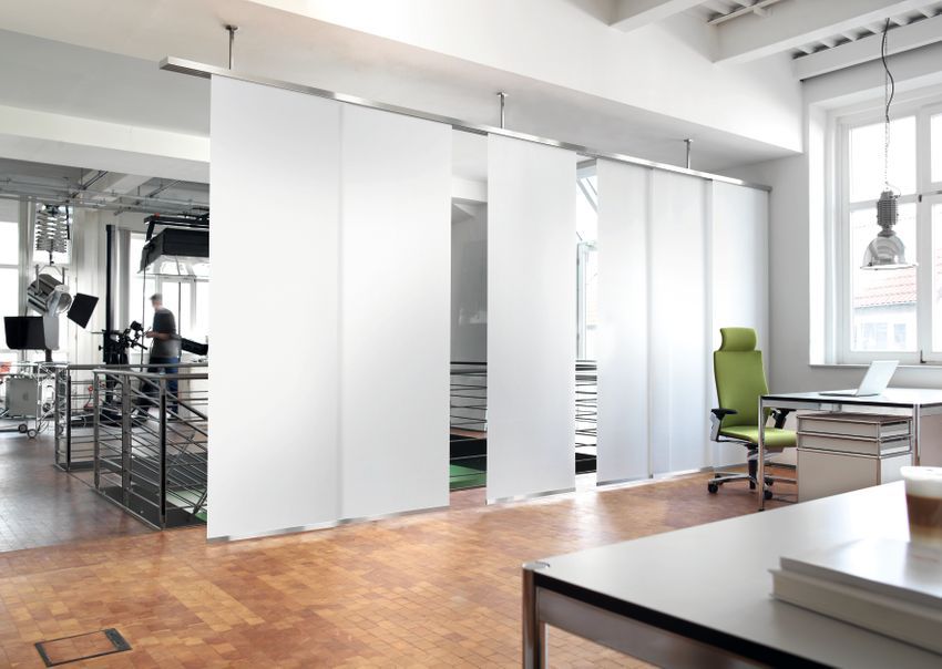 Beispiel einer Vorhanggarnitur von Interstil. Auch hier haben wir eine kleine Auswahl zum Besichtigen vor Ort.