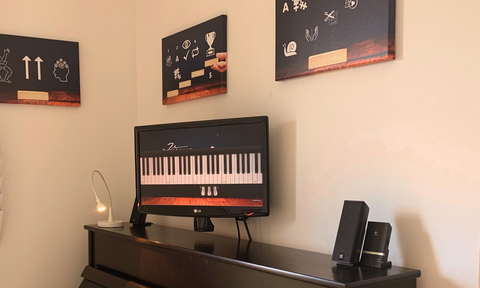 Elektronisches Tafelbild im Klavierunterricht, Noten. Folien und vieles mehr anschaulich und flexibel auf dem Monitor.