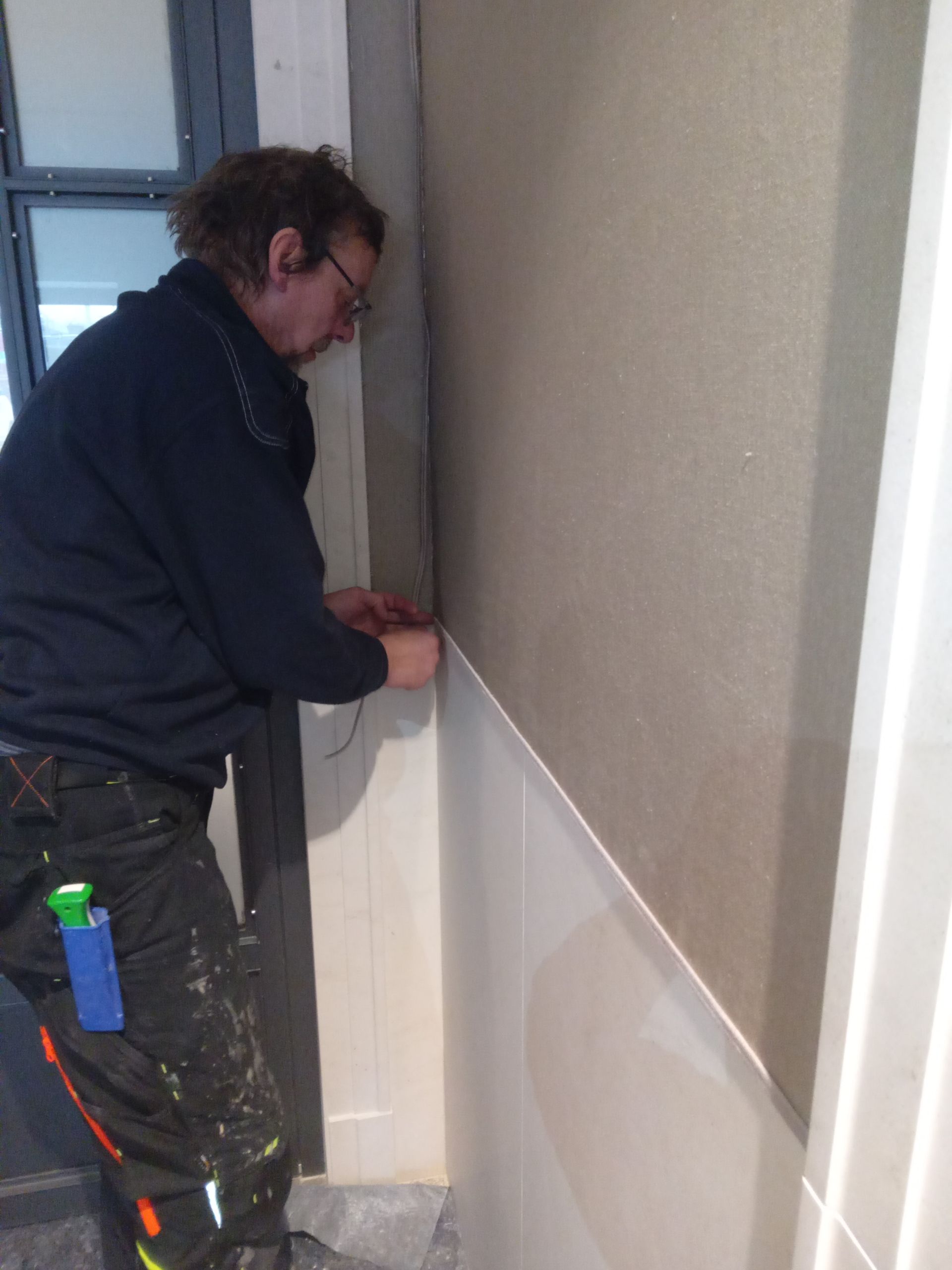 Handwerk Beispiele Arbeitsbeispiele  Fensterdekoration Neupolsterung Aufpolsterung Bodenbelag Parkett Wandbekleidung Wandverkleidung Möbelauswahl 
fichtner raumausstatter brandis wohnideen wohnstoffe sonnenschutz boden tapeten  fenstervorhänge wandgestaltung polster