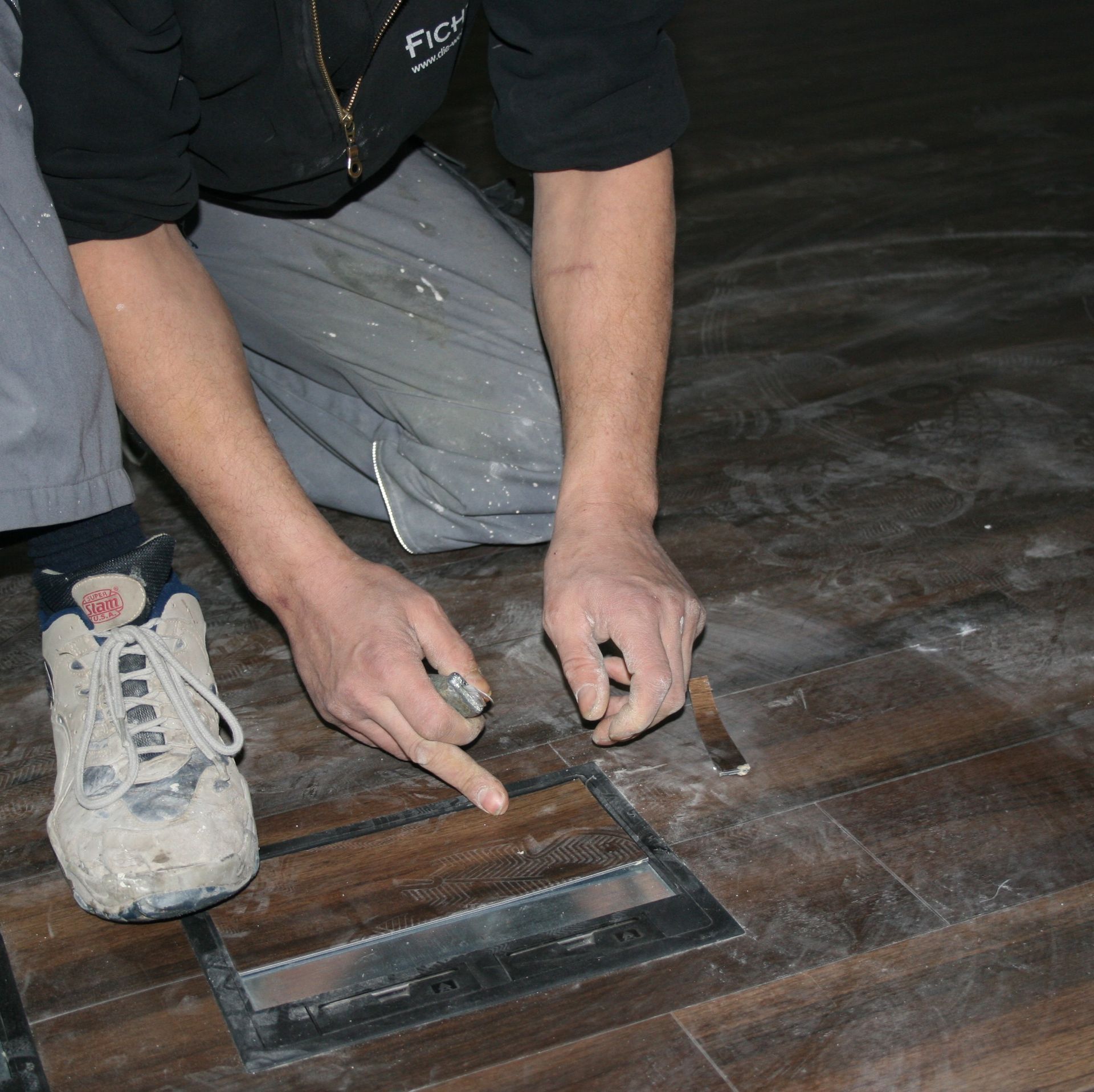 Handwerk Beispiele Arbeitsbeispiele  Fensterdekoration Neupolsterung Aufpolsterung Bodenbelag Parkett Wandbekleidung Wandverkleidung Möbelauswahl 
fichtner raumausstatter brandis wohnideen wohnstoffe sonnenschutz boden tapeten  fenstervorhänge wandgestaltung polster