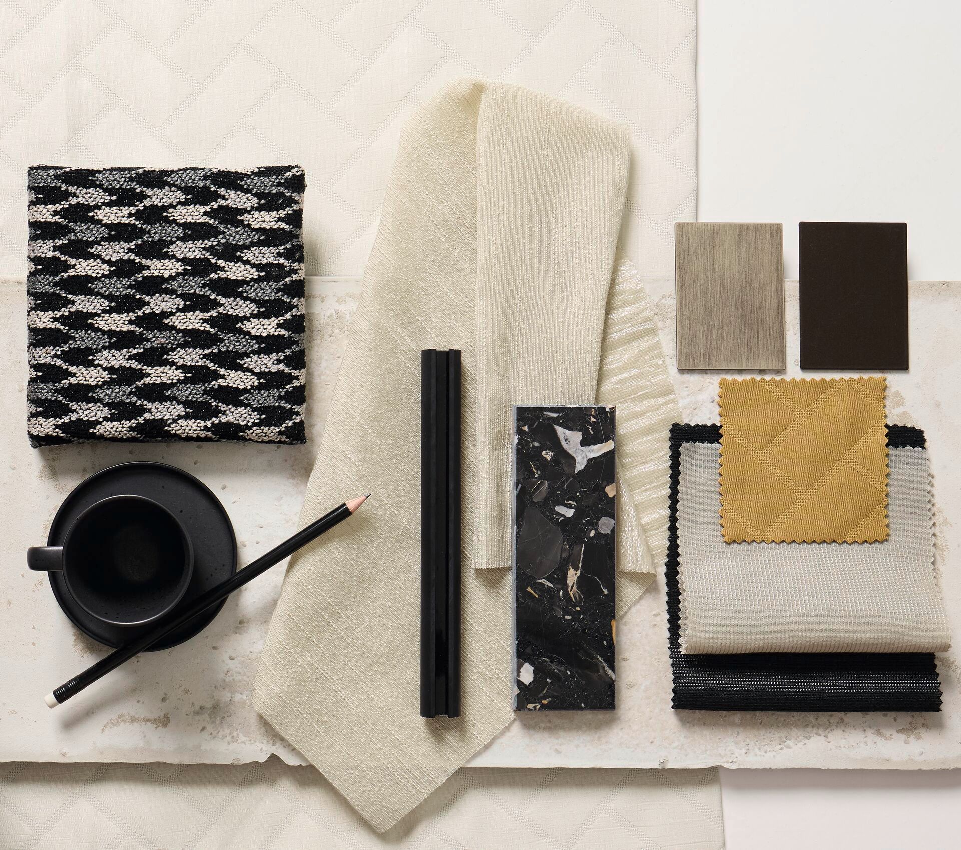 Privatraum / Tasse und Untersetzer sowie verschiedene Stoffe und Bleistift in Szene gesetzt
fichtner raumausstatter brandis wohnideen wohnstoffe sonnenschutz boden tapeten bodenbelag fenstervorhänge wandgestaltung polster