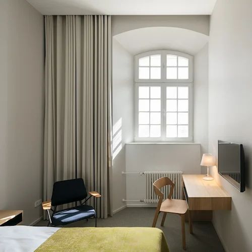 Kvadrat - skandinavisches Design Beispiele
fichtner raumausstatter brandis wohnideen wohnstoffe sonnenschutz boden tapeten bodenbelag fenstervorhänge wandgestaltung polster