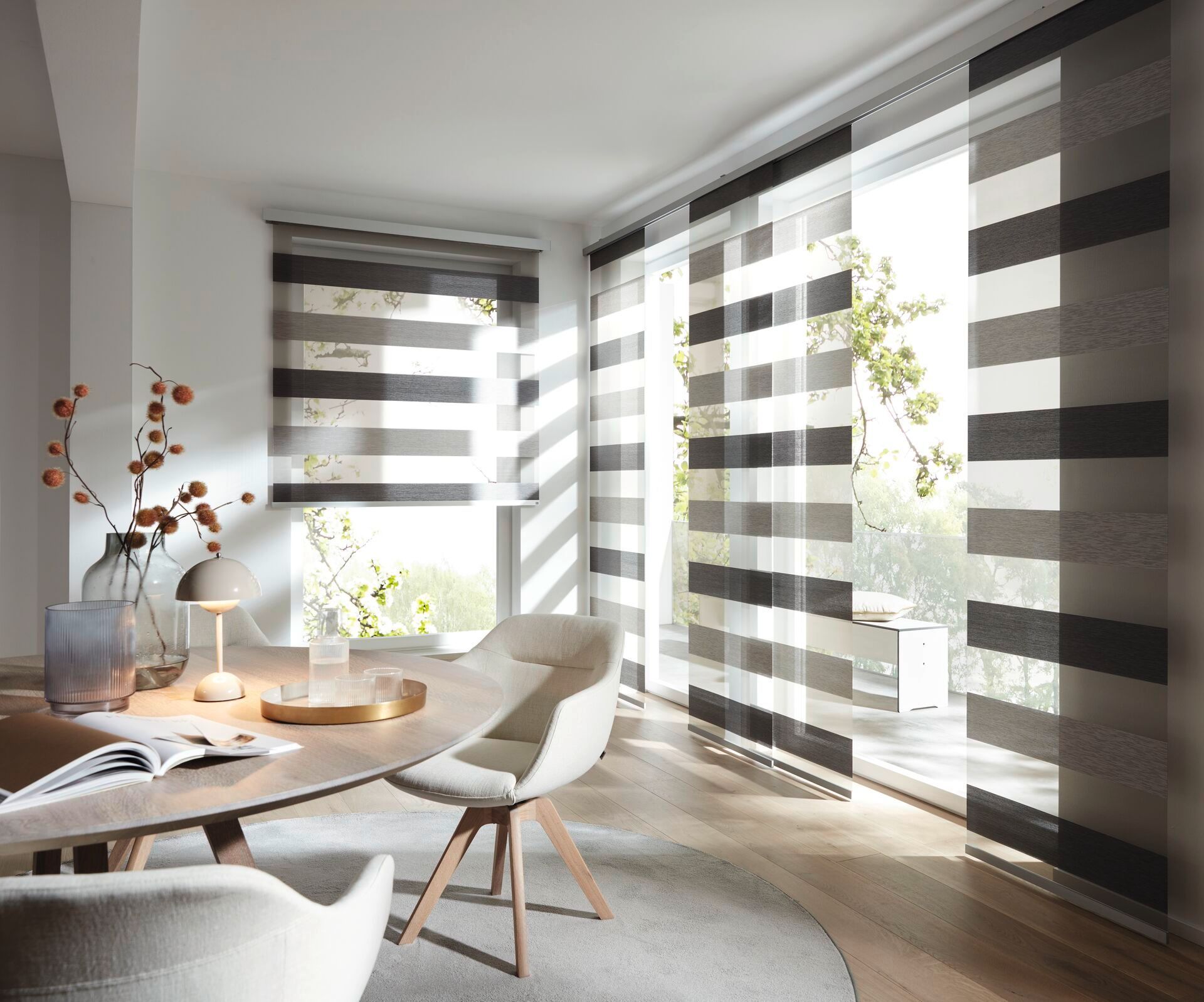 Rollos Beispielwohnraum
fichtner raumausstatter brandis wohnideen wohnstoffe sonnenschutz boden tapeten bodenbelag fenstervorhänge wandgestaltung polster