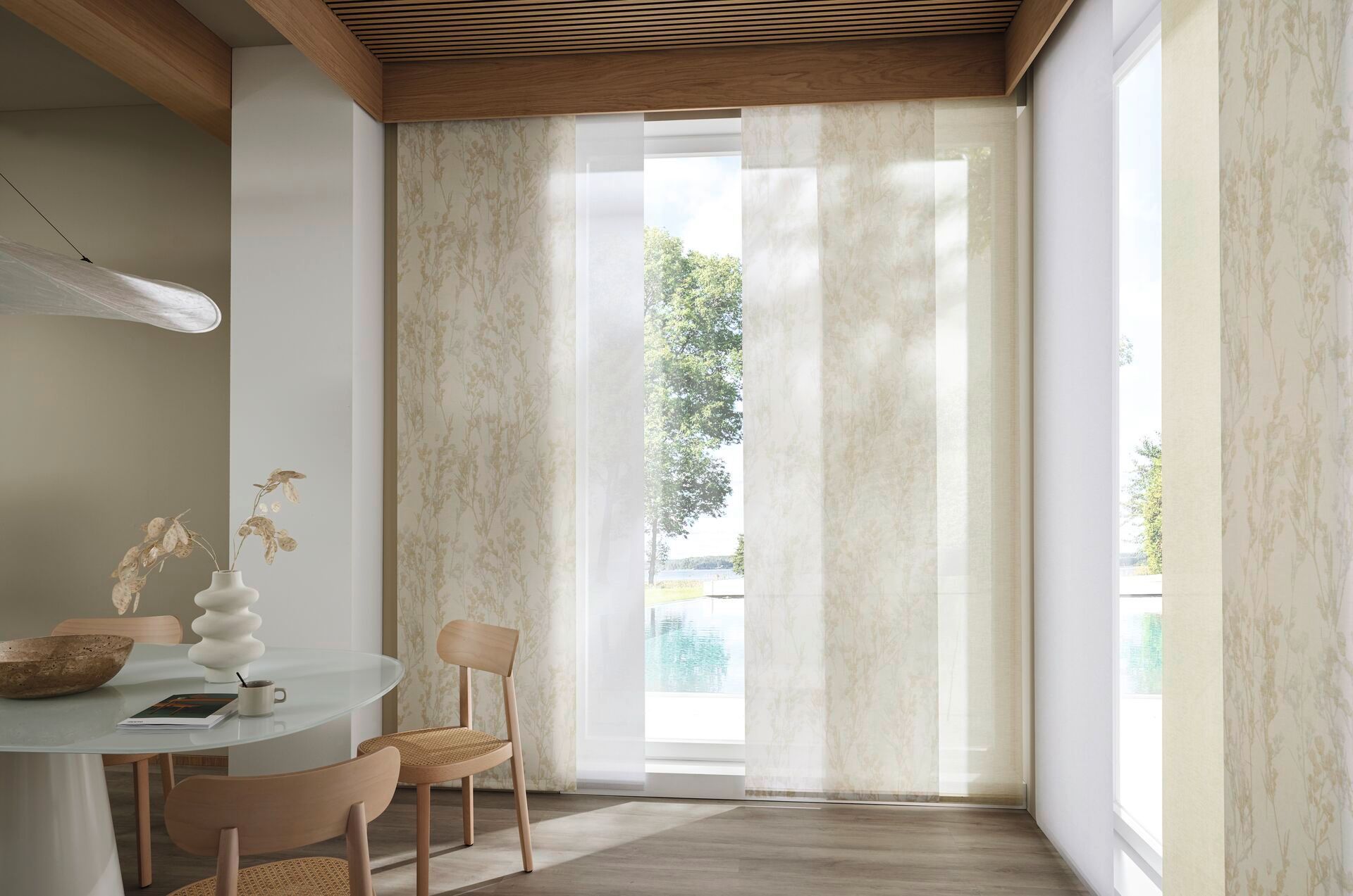 Flächenvorhänge Beispielwohnraum 
fichtner raumausstatter brandis wohnideen wohnstoffe sonnenschutz boden tapeten bodenbelag fenstervorhänge wandgestaltung polster