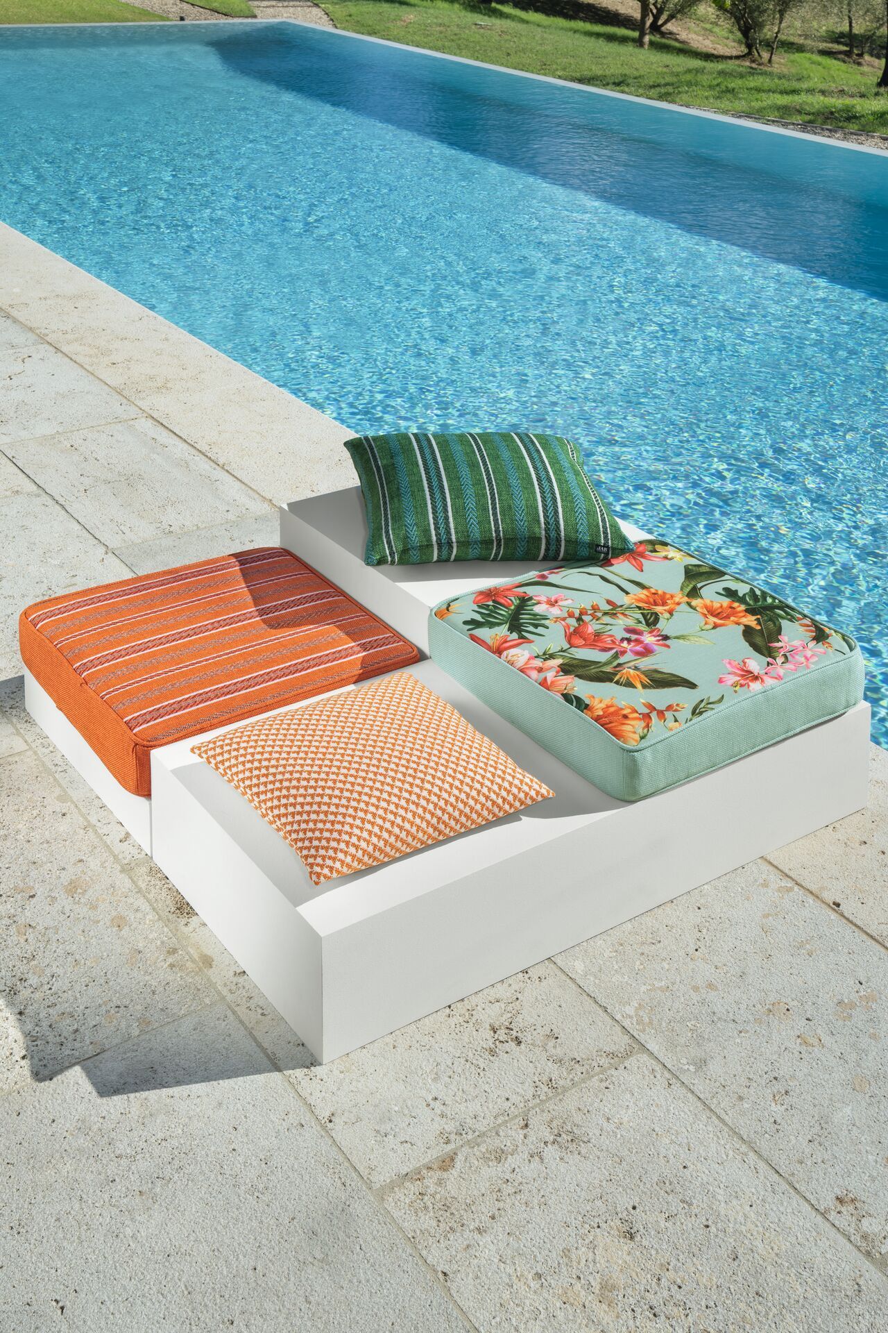 Outdoorstoffe Beispiel
fichtner raumausstatter brandis wohnideen wohnstoffe sonnenschutz boden tapeten bodenbelag fenstervorhänge wandgestaltung polster