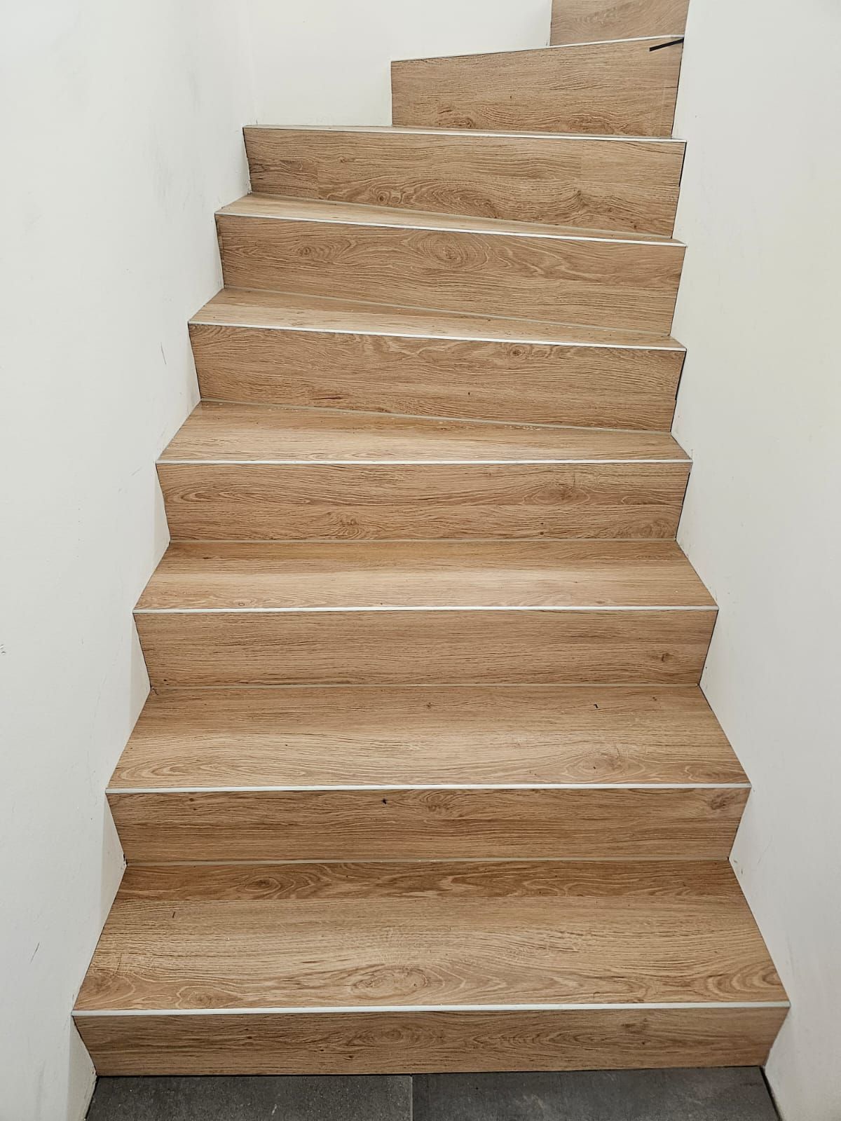 Treppe Beispiel
fichtner raumausstatter brandis wohnideen wohnstoffe sonnenschutz boden tapeten bodenbelag fenstervorhänge wandgestaltung polster