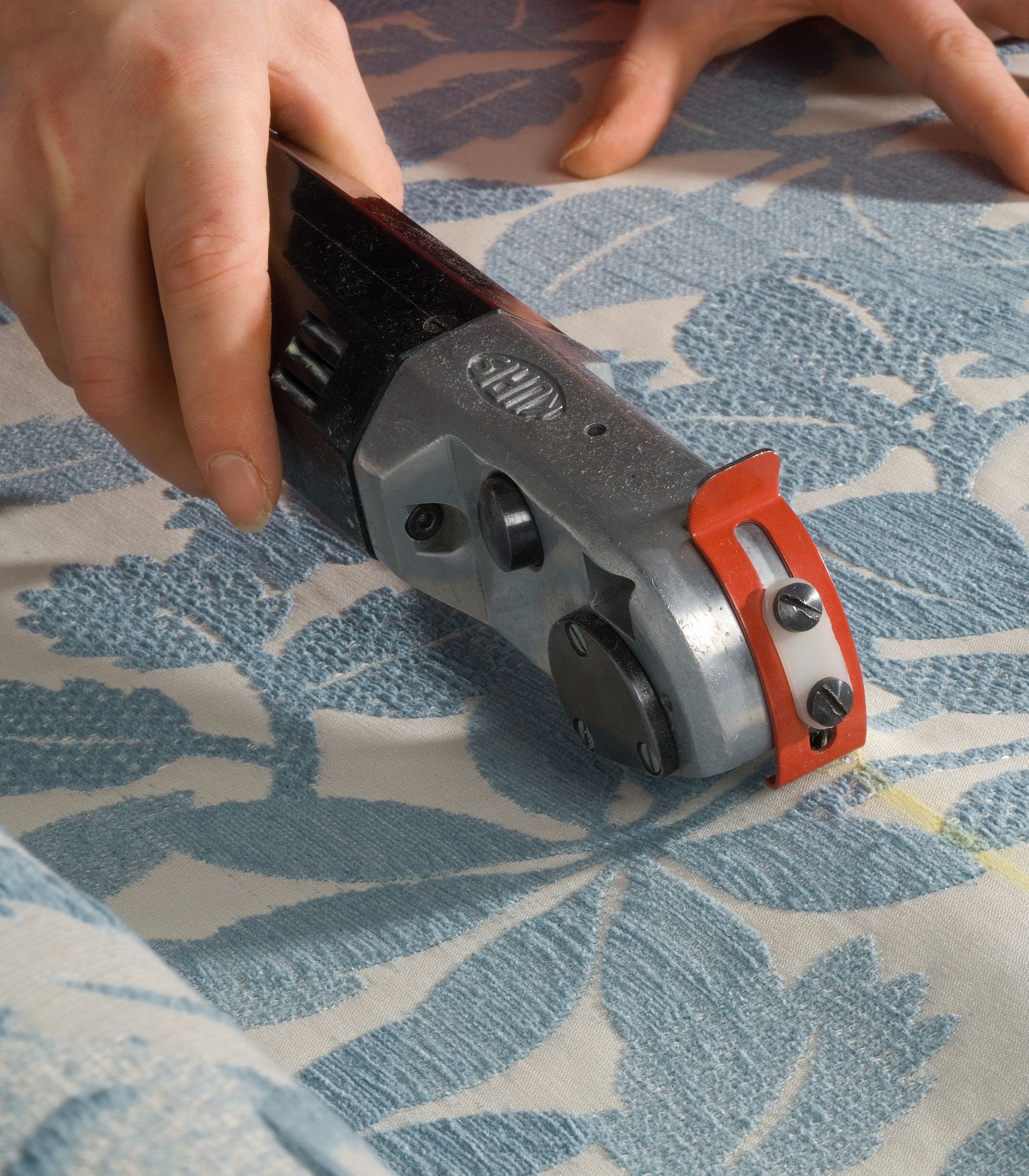 Handwerk Beispiele Arbeitsbeispiele Fensterdekoration Neupolsterung Aufpolsterung Bodenbelag Parkett Wandbekleidung Wandverkleidung Möbelauswahl
fichtner raumausstatter brandis wohnideen wohnstoffe sonnenschutz boden tapeten fenstervorhänge wandgestaltung polster