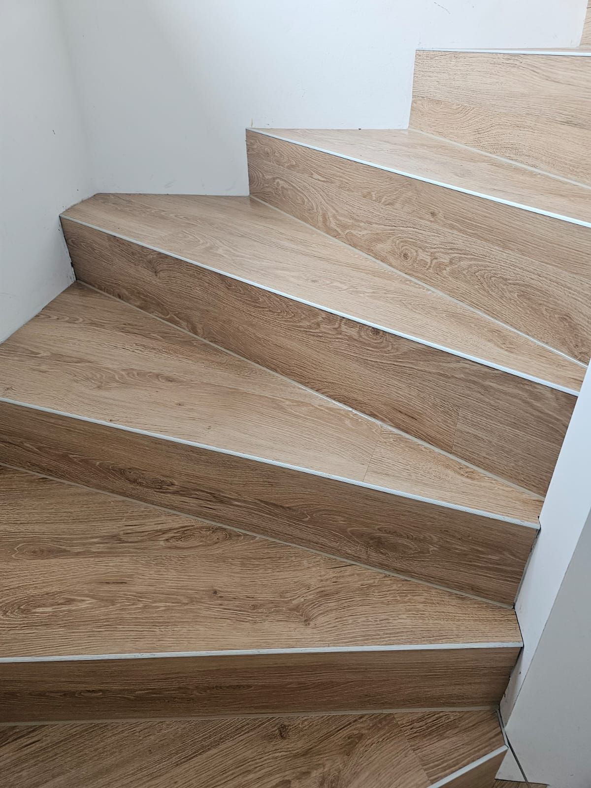 Treppen Beispiel
fichtner raumausstatter brandis wohnideen wohnstoffe sonnenschutz boden tapeten bodenbelag fenstervorhänge wandgestaltung polster