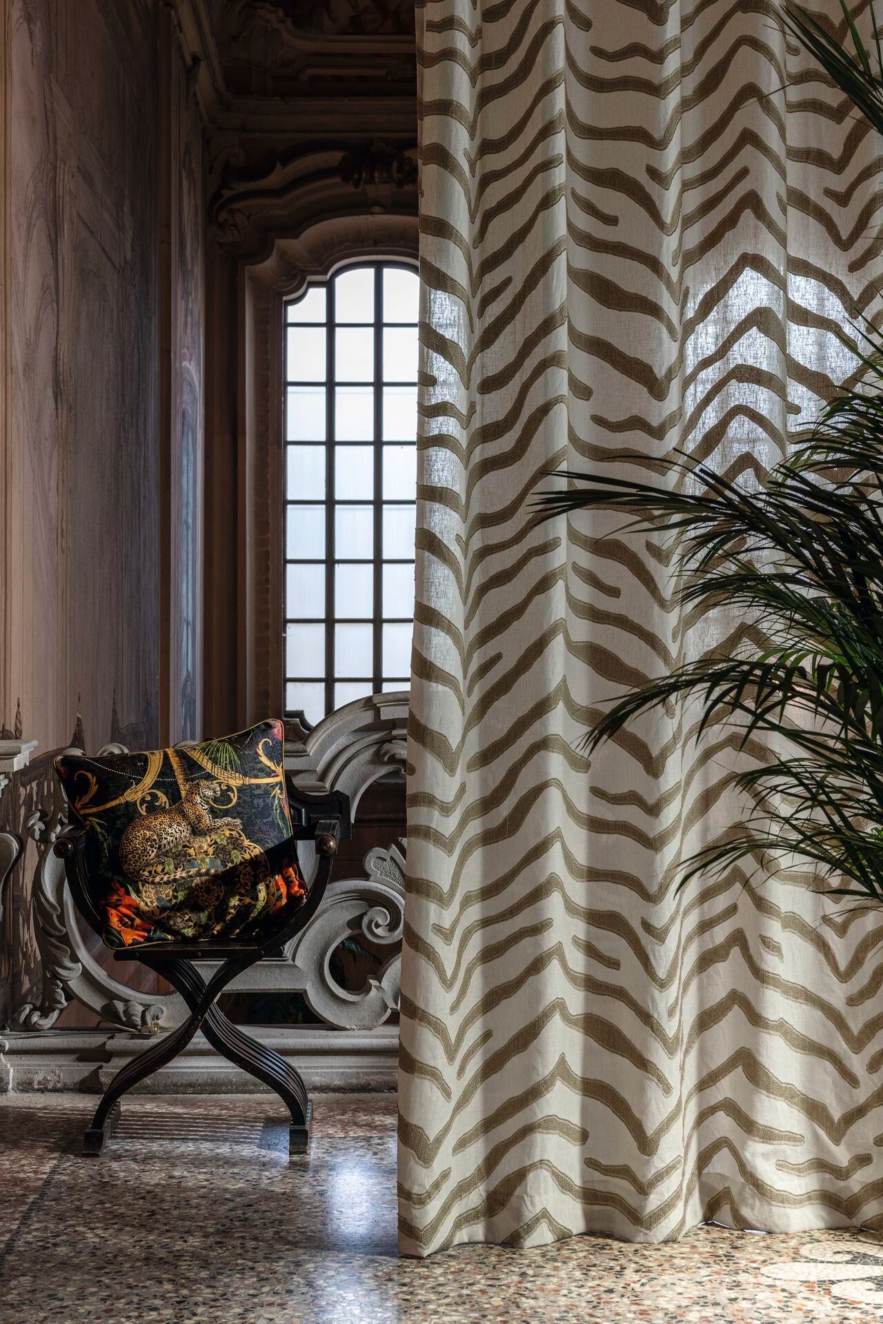 Chivasso / Calucci traumhafte Textilien mit Stilsicherheit Beispiele 
fichtner raumausstatter brandis wohnideen wohnstoffe sonnenschutz boden tapeten bodenbelag fenstervorhänge wandgestaltung polster