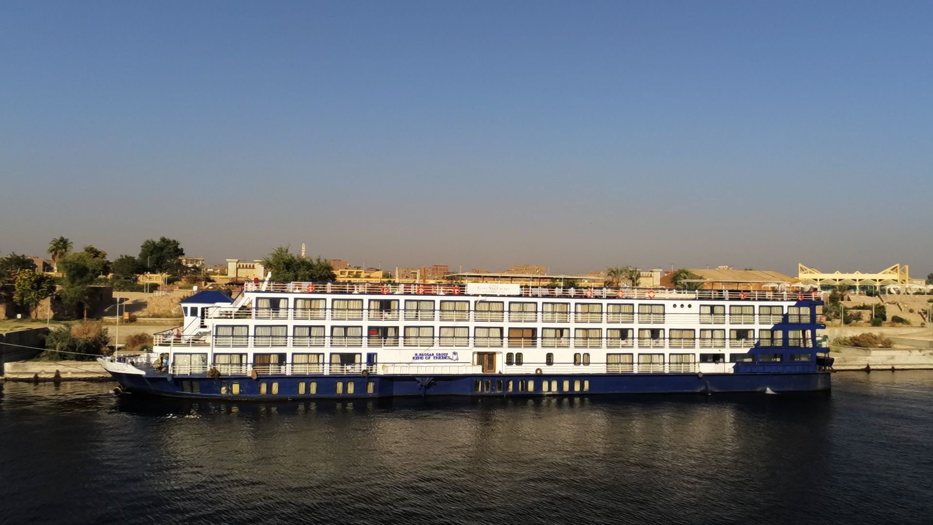 M/S King of Thèbes, croisière sur le Nil Deluxe, croisière sur le Nil en Egypte, séjour Egypte pas cher, agence de voyage Egypte, agence de voyage Paris, Nile Cruise, Egypt, Louxor, Assouan, Voyage egypte tout compris, croisière Deluxe Nil, croisières Egypte, Nile view,