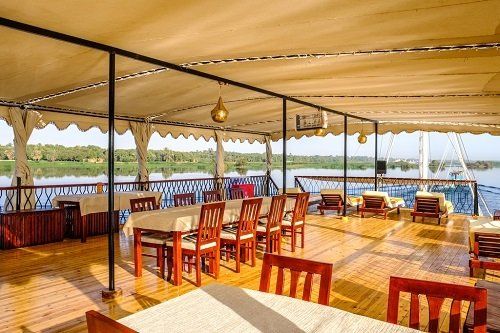 Dahabiya sur le Nil, Dahabiya Queen Tyi II, Croisière en Dahabiya sur le Nil, Mini croisière en Dahabiya, Egypte Nile Cruises, Nile Aviation, Visite Egypte, voyage Egypte pas cher, séjour egypte tout compris, croisière all inclusive Nil, Assouan, Louxor, Temples Egypte, decouvrir Egypte, Dahabiyat, Dahabieh Nil Cruise, Croisière Deluxe Dahabiya, Louxor Egypte, Assouan Egypte, voyage Egypte 5 nuits, Egypte en 5 jours,