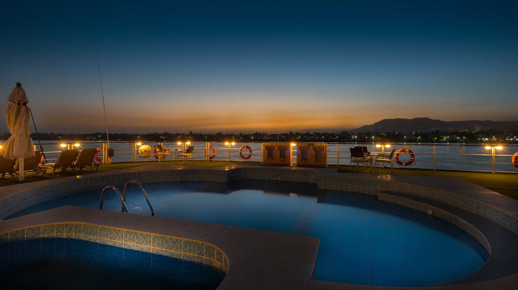 Sundeck, M/S Regency bateau, croisière sur le Nil, bateau Deluxe Louxor, séjour Egypte pas cher, voyage Egypte tout compris,  Nil egypte, voyager en egypte, Assouan Egypte,