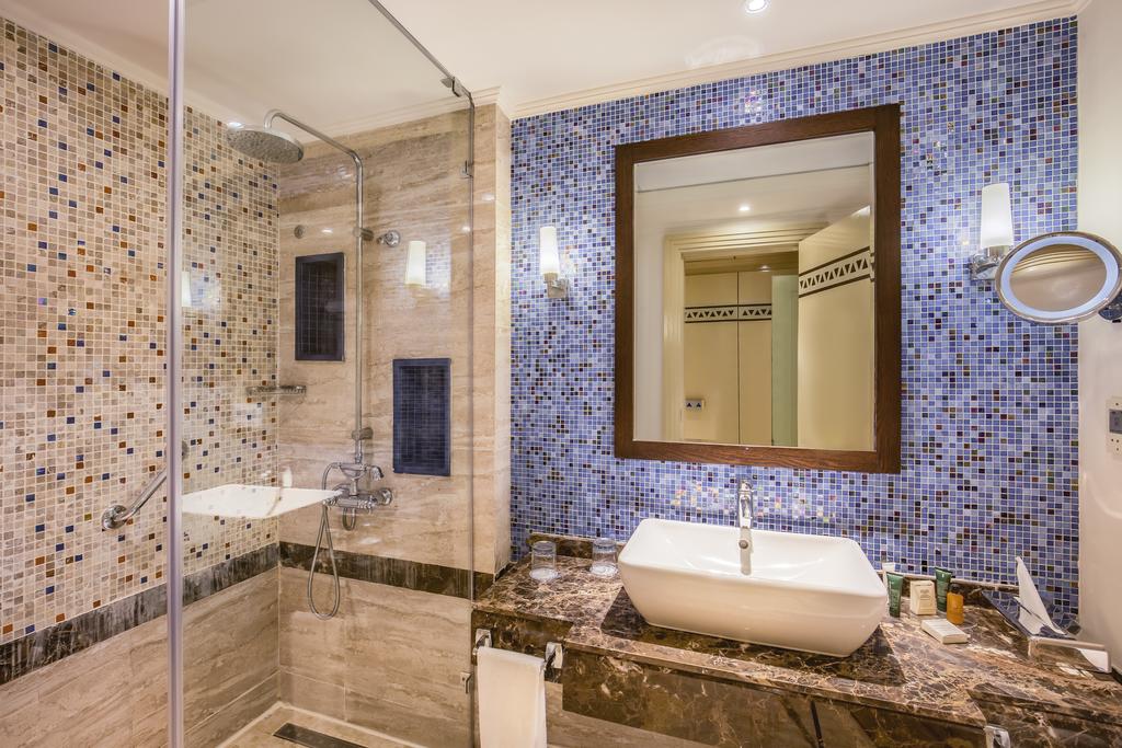 salle de bain, Hilton Nubian Resort, Marsa Alam, Mer Rouge, agence de voyage Egypte, agence de voyage Paris, voyage Egypte, séjour Egypte tout compris, hôtel Deluxe sur la mer rouge,