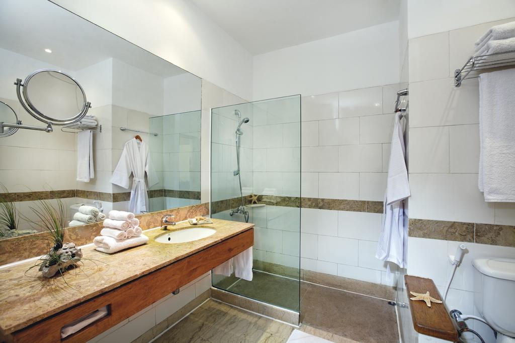 salle de bain, Mövenpick Resort & Spa, vue mer rouge, hôtel Deluxe mer rouge, Mer Rouge, vue Mer Rouge, plongée, agence de voyage Egypte, agence de voyage Paris, voyage Egypte, El Gouna,