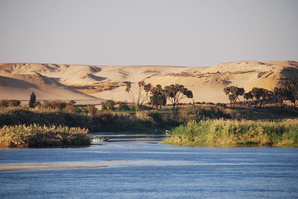rives du Nil, Assouan Egypte, felouque sur le Nil, 