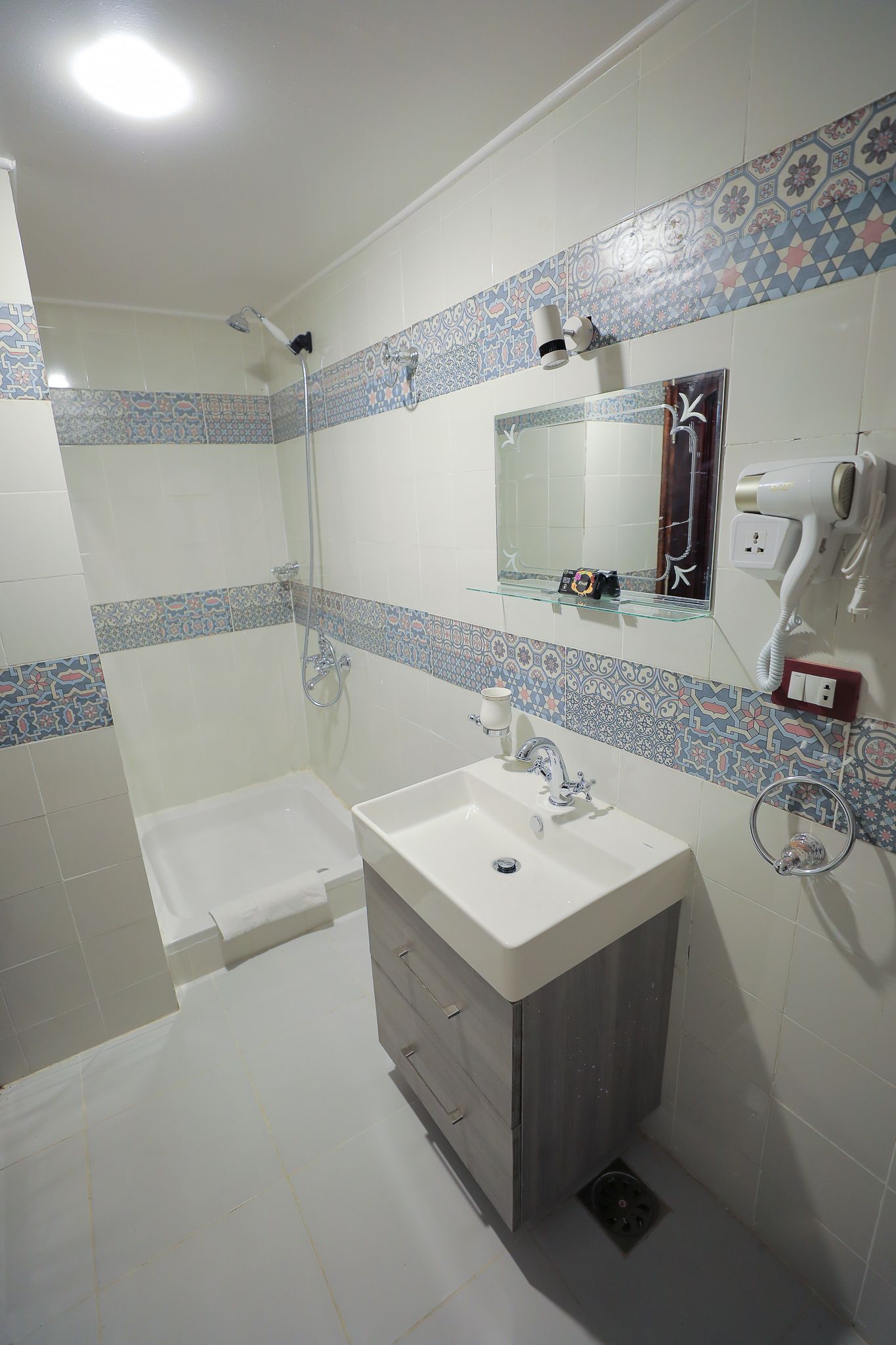 Dahabiya on the Nile, Nile view, cruise deluxe egypt, Egypt Nile Cruises, Nile Aviation, Dahabiya sur le Nil, Dahabiyat, Travel Agency Egypt,