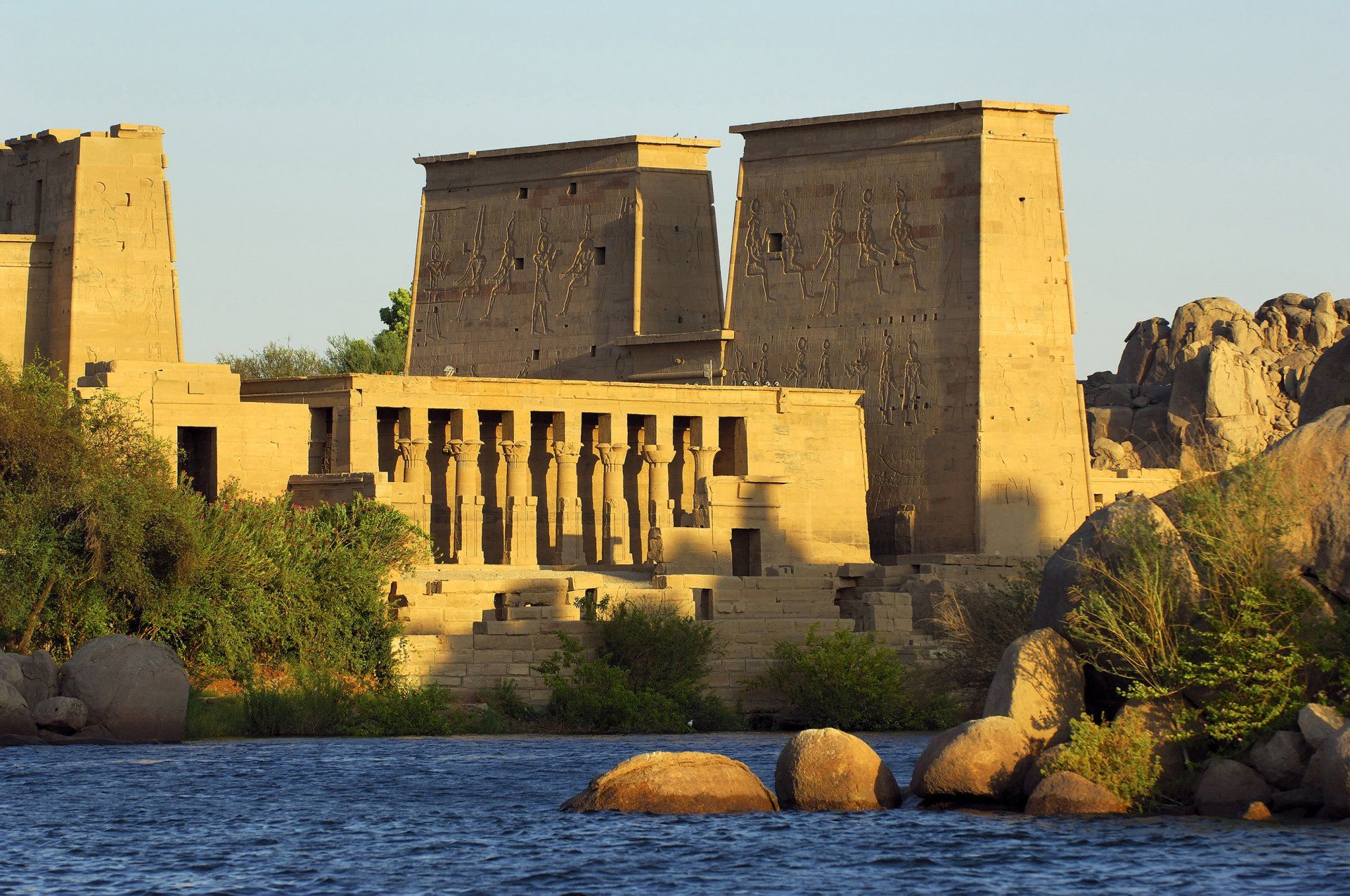 Temple de Philae, croisière sur le Nil, rives du Nil, felouques sur le Nil, voyage Egypte, bateau croisière Deluxe Nil,