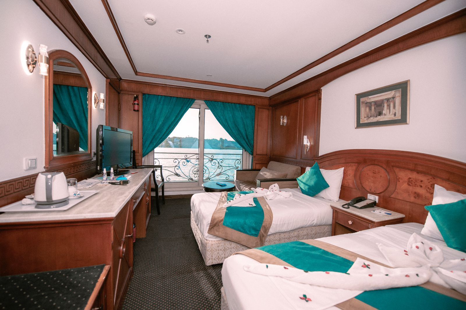 double cabin, Cruise deluxe on the Nile, Nile View, Cruise Nile Egypt, Luxor, Aswan, Travel egypt, travel agency Egypt, Travel agency France, Nile River,