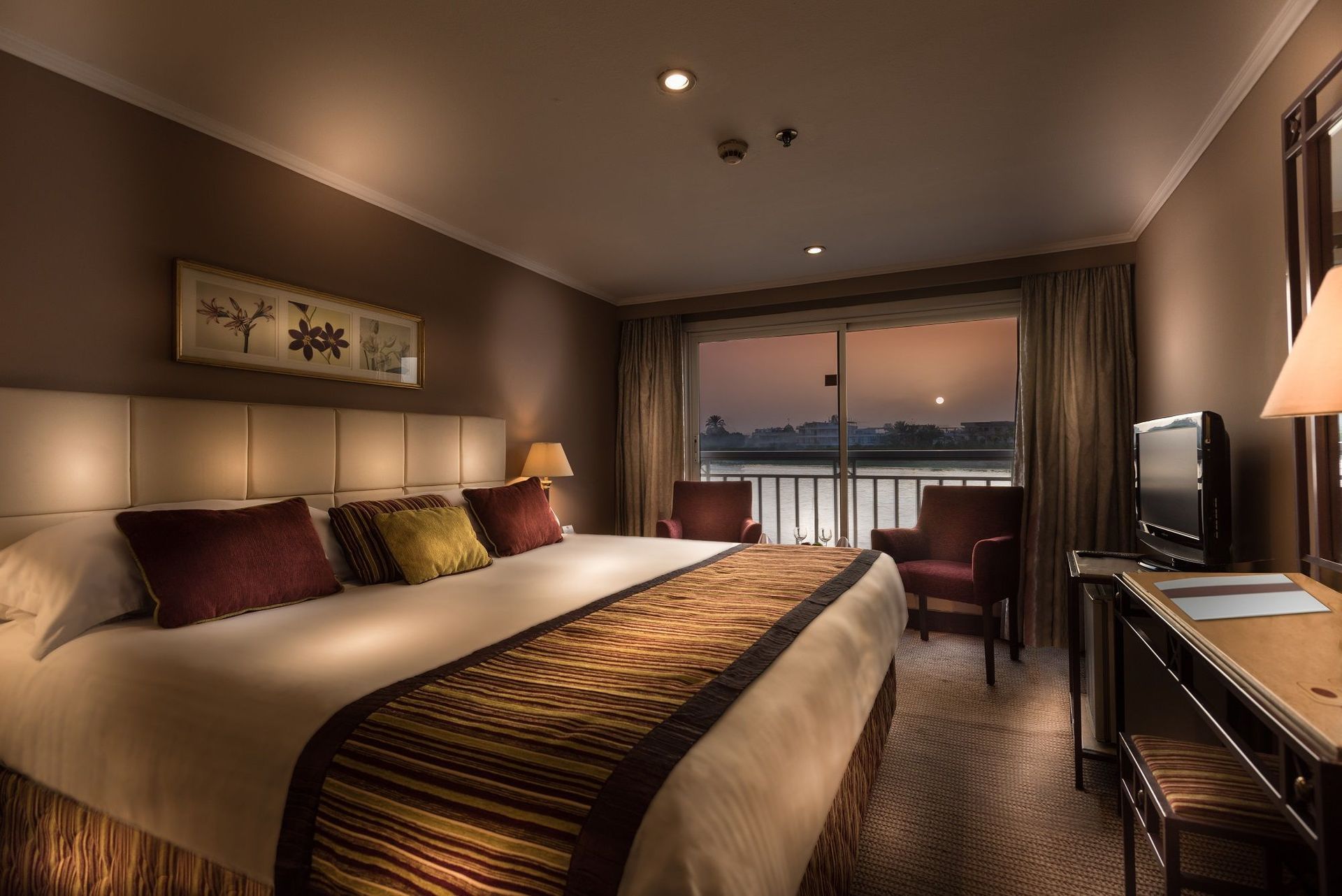 Jaz Crown Jewel, croisière sur le Nil, Bateau croisière Nil, bateau Deluxe sur le Nil, croisières Louxor, voyage Egypte pas cher, agence de voyage Egypte, Egypt Nile Cruises,