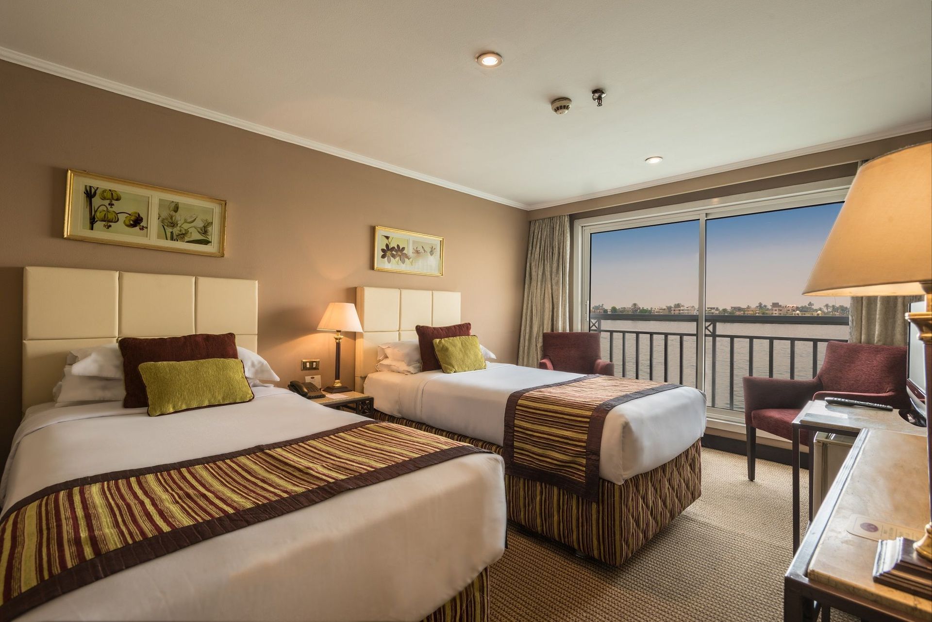 Jaz Crown Jewel, croisière sur le Nil, Bateau croisière Nil, bateau Deluxe sur le Nil, croisières Louxor, voyage Egypte pas cher, agence de voyage Egypte, Egypt Nile Cruises,