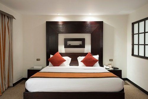 suite, salle de bain, cabine double, Royal Lily, croisière sur le Nil, Bateau Deluxe croisière, agence de voyage Egypte, agence de voyage Paris, séjour Egypte tout compris, vue Nil, croisières Nil, Bateau Deluxe Louxor,