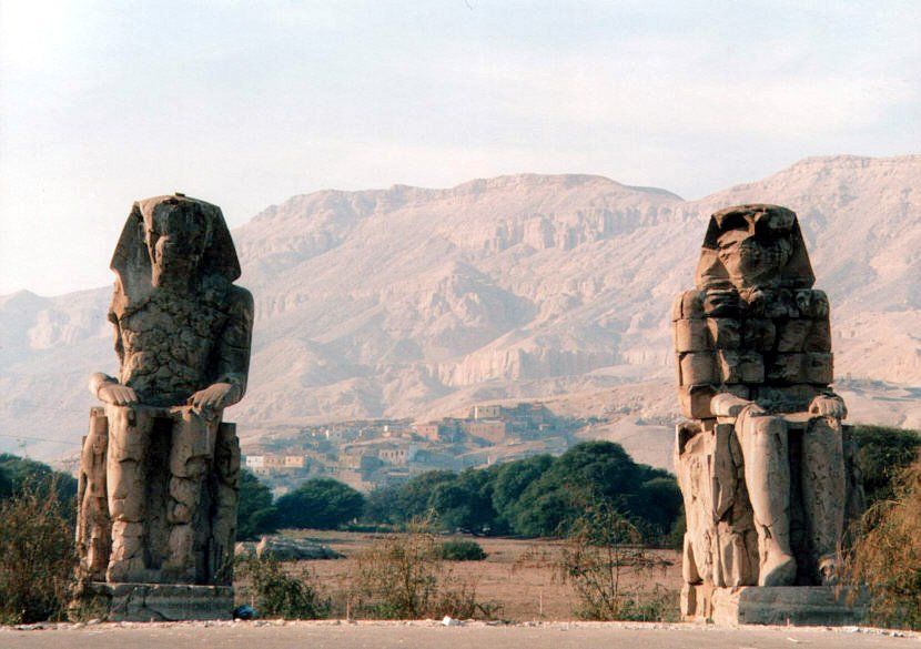 Colosses de Memnon, Temple de Louxor, Croisière sur le Nil, voyage egypte, agence de voyage, croisière bateau Deluxe Louxor,
