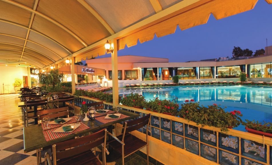 Steigenberger Cairo Pyramids, vue pyramids, hotel deluxe Gizeh, agence de voyage Egypte, Agence de voyage Paris, Egypt Nile Cruises, voyage en Egypte, séjour Egypte, Pyramides de Gizeh,