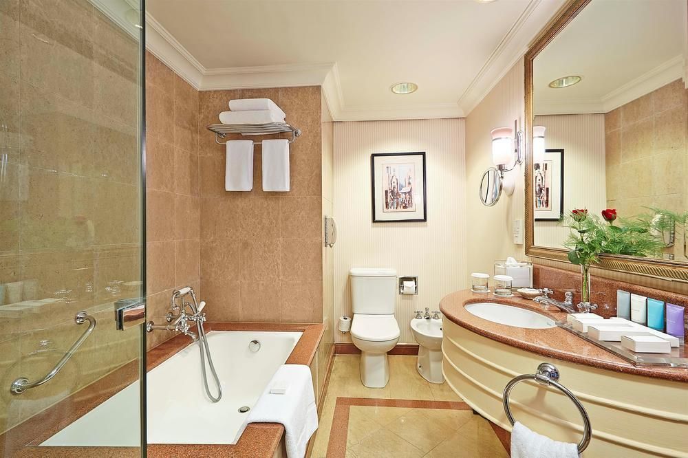 salle de bain, chambre, Conrad Cairo hôtel, hôtel vue Nil, agence de voyage Egypte, voyage egypte, hôtel sur le Nil tout compris, voyage pas cher Egypte, agence de voyage Paris,