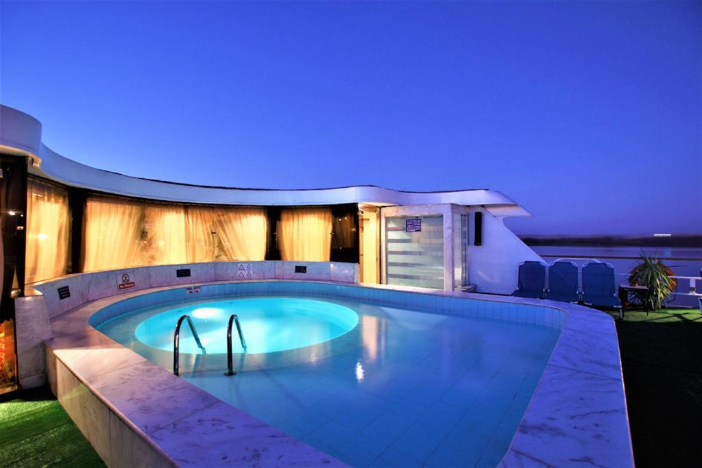 M/S Monarch, pont supérieur, croisière sur le Nil, Bateau croisière Nil, Bateau Deluxe Nil, Voyage Egypte, Séjour Egypte pas cher, croisière Deluxe Louxor,