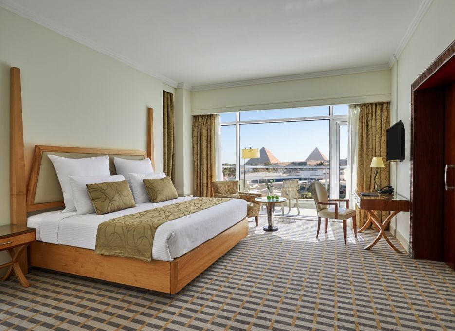 suite, Steigenberger Cairo Pyramids, hotel deluxe cairo, hotel deluxe egypt, view pyramids, sakkarah, sphinx, travel agency egypt, egypt nile cruises,