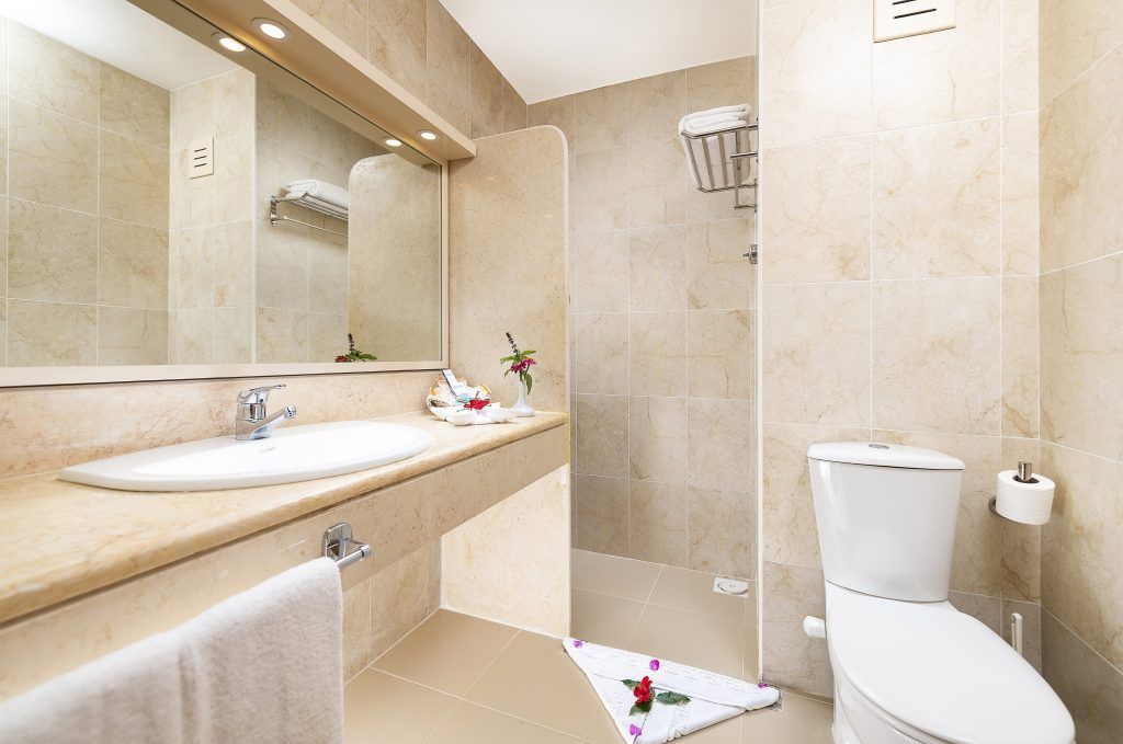 salle de bain, chambre double, Fayrouz Plaza Resort, Mer Rouge, hôtel Deluxe sur le Mer Rouge, voyage egypte pas cher,