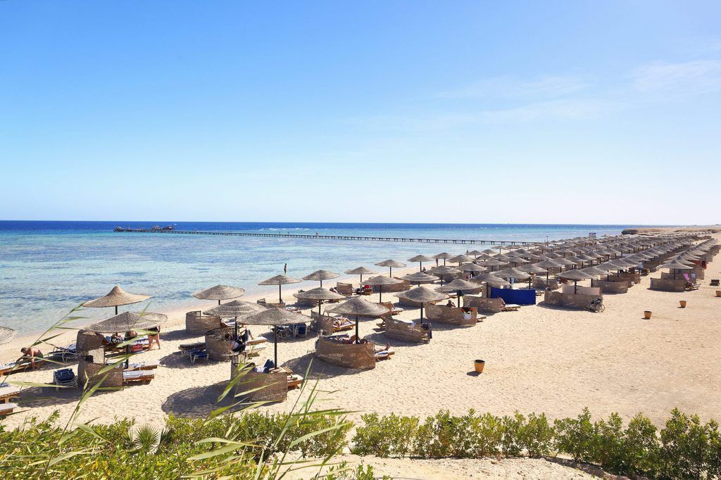 Beach, Fayrouz Plaza Resort, hôtel Deluxe Hurghada, Hôtel Deluxe mer rouge, agence de voyage Egypte, agence de voyage Paris, voyage pas cher mer rouge,