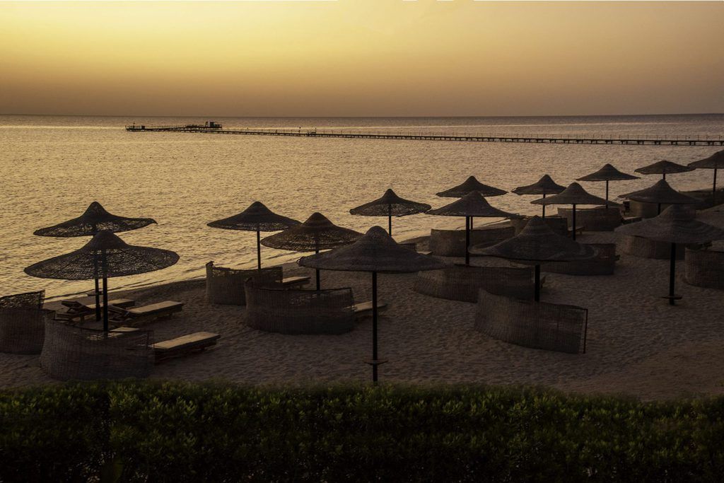 Beach, Fayrouz Plaza Resort, hôtel Deluxe Hurghada, Hôtel Deluxe mer rouge, agence de voyage Egypte, agence de voyage Paris, voyage pas cher mer rouge,