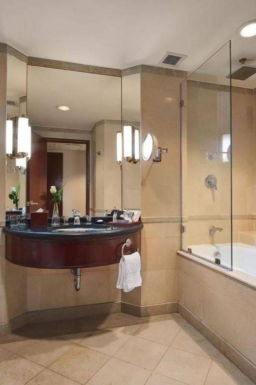 salle de bain, suite sur le Nil,  hôtel Deluxe Caire, hôtel sur le Nil, Egypte voyage, hôtel Grand Nile Tower, agence de voyage Egypte, agence de voyage Paris, croisière sur le Nil, vue Nil, séjour Egypte tout compris,