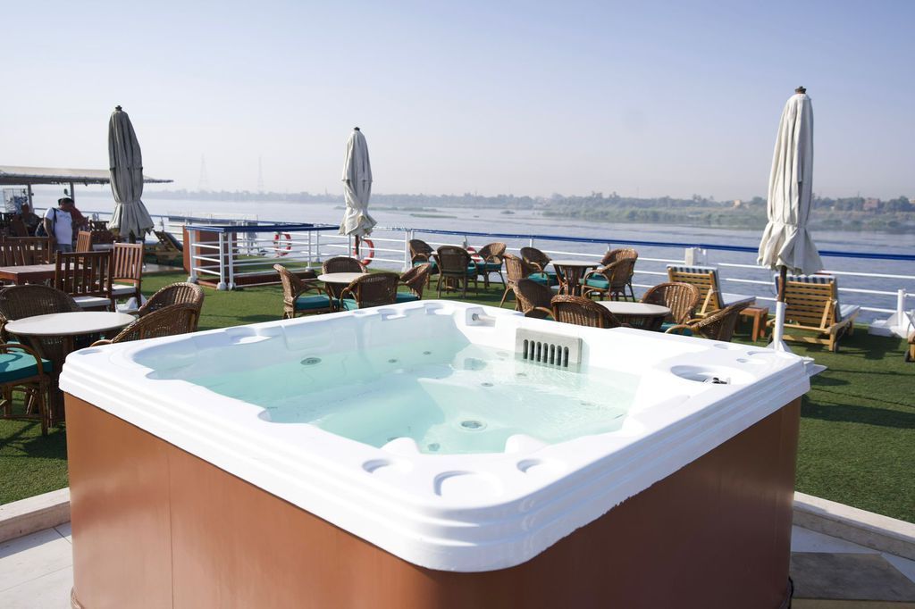 M/S King of Thebes, cruise on the Nil, Travel to Egypt, voyage Egypt, organized Trip on the Nile Egypt, trip package Egypt deluxe, Egypt Nile Cruises, Nile Aviation, Travel agency Egypt, Nile View, Luxor, Aswan, 