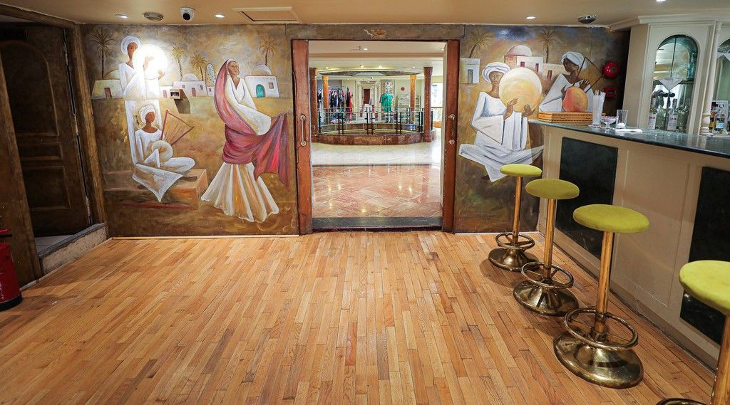 M/S King of Thèbes, croisière sur le Nil Deluxe, croisière sur le Nil en Egypte, séjour Egypte pas cher, agence de voyage Egypte, agence de voyage Paris, Nile Cruise, Egypt, Louxor, Assouan, Voyage egypte tout compris, croisière Deluxe Nil, croisières Egypte, Nile view, lounge, bar