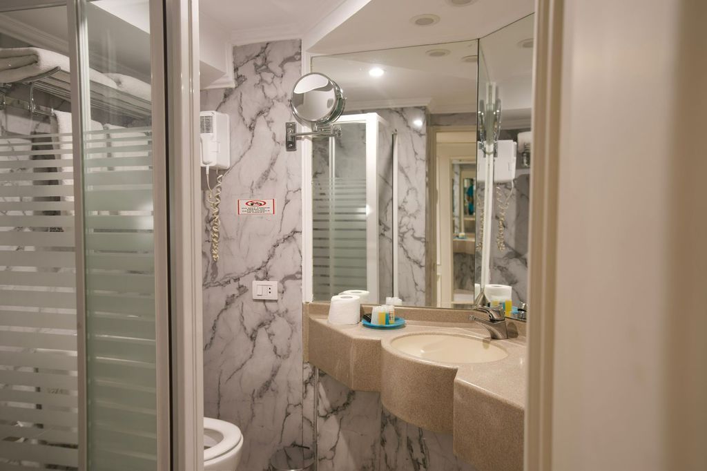 M/S King of Thebes 5*, nile cruise, french travel agency, travel agency egypt, luxor, aswan, travel to egypt, cruise on the Nile Egypt, Cruises Egypt, voyage egypte Economy,  Egypt Nile Cruises, Nile Aviation,