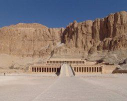 Temple de Hatchepsout, vue sur le Nil, Egypte pharaonique, croisière sur le Nil Egypte, voyage Égypte pas cher,