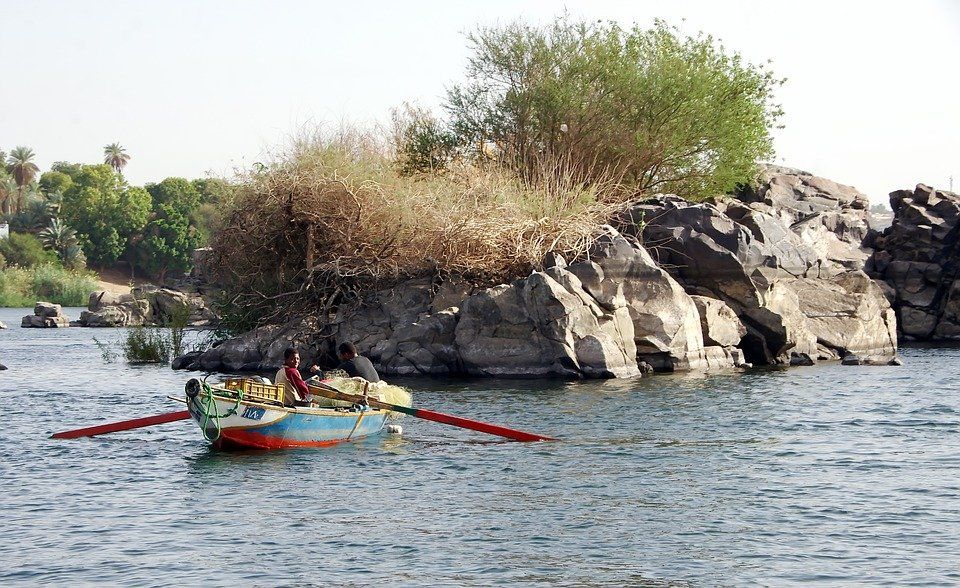 rives du Nil, Felouques sur le Nil, Felouques Assouan, Louxor Egypte,