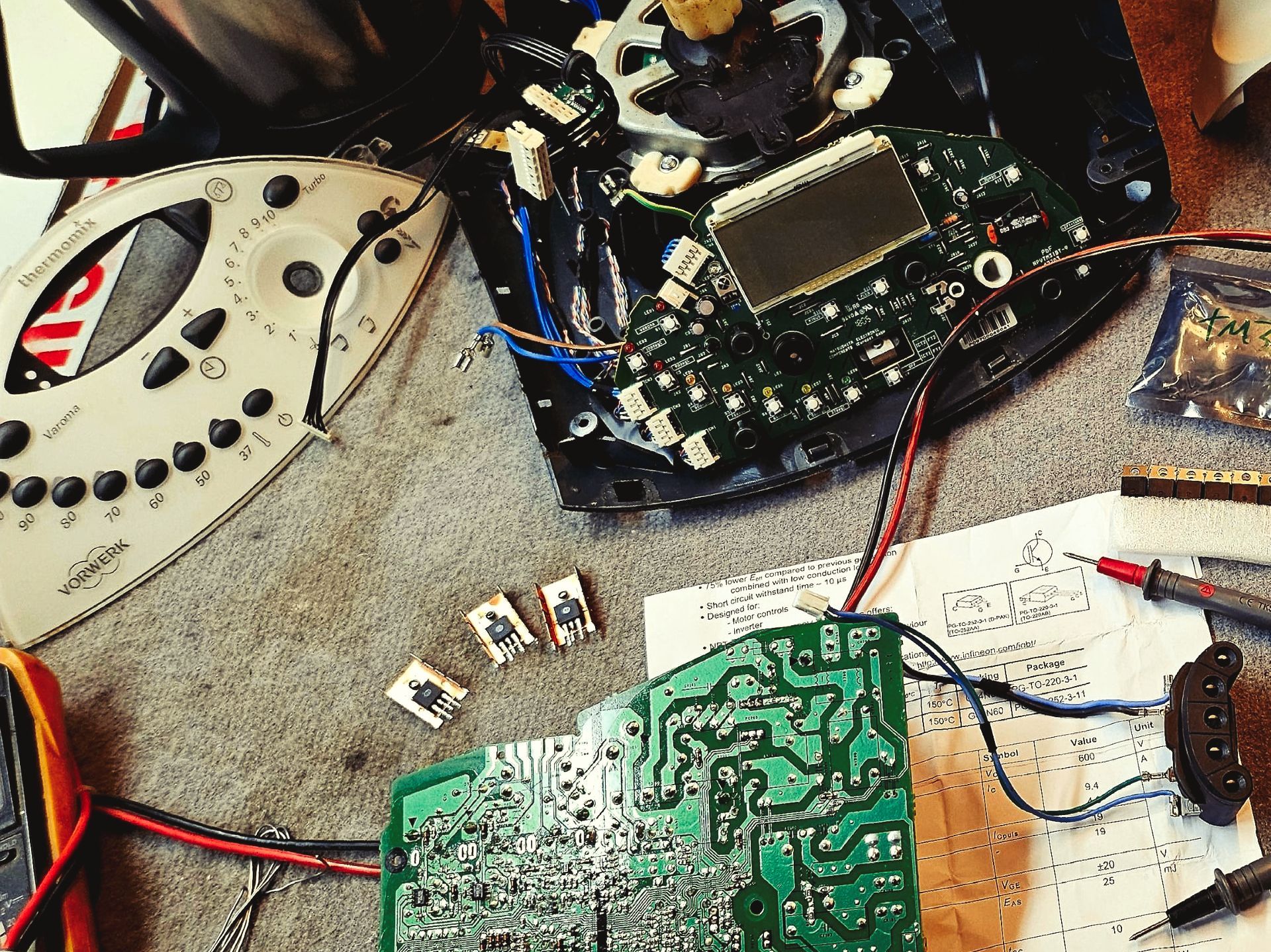 Servicio técnico para reparar robot de cocina en Terrassa Servicio técnico para reparar robot de cocina en Terrassa, Thermomix, Kenwood, Moulinex, Mambo, Smart Foodie, Cecotec, Mycook