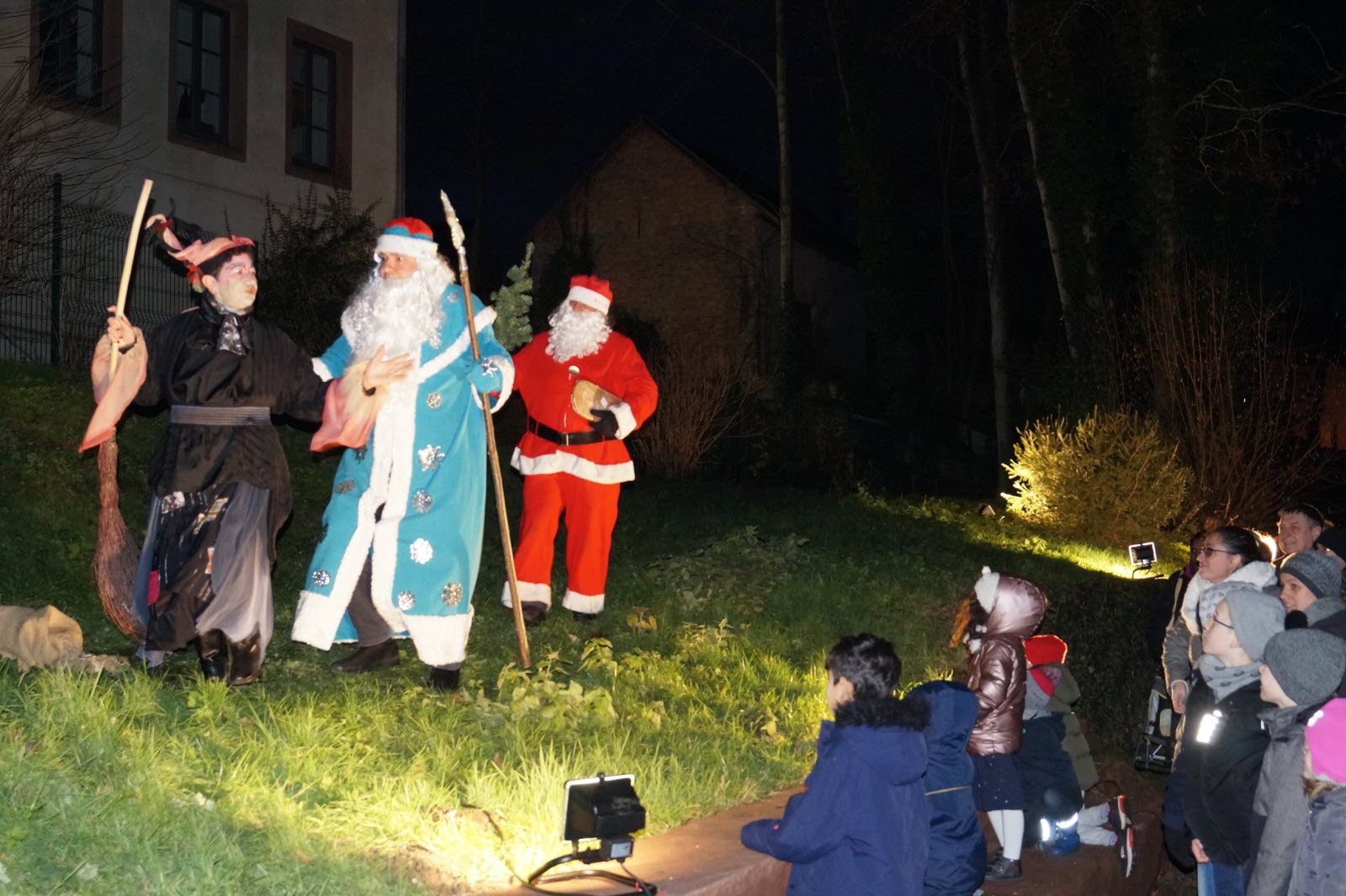 Noël en lumières, chansons, friandises, cadeaux 7