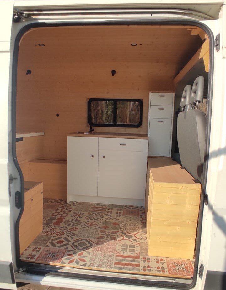 Homologar camperizacion homologación vehículo vivienda furgon vivienda placa fotovoltaica instalación de mobiliario claraboya ventana deposito en los bajos calefacción estacionaria peldaño eléctrico horno de gas Homologar camperizacion homologación vehículo vivienda furgon vivienda placa fotovoltaica instalación de mobiliario claraboya ventana deposito en los bajos calefacción estacionaria peldaño eléctrico horno de gas