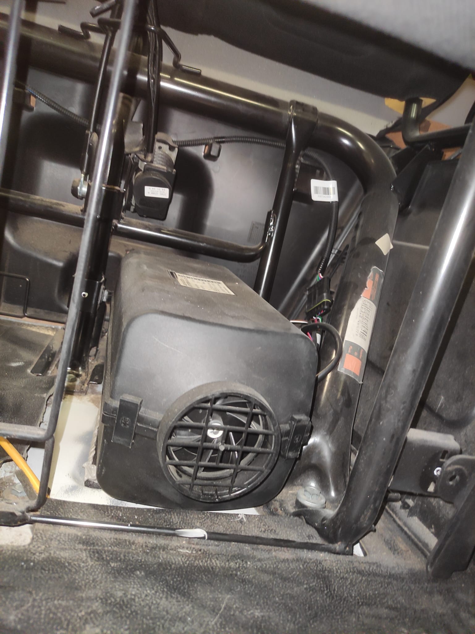 Homologar camperizacion homologación vehículo vivienda furgon vivienda placa fotovoltaica instalación de mobiliario claraboya ventana deposito en los bajos calefacción estacionaria peldaño eléctrico Homologar camperizacion homologación vehículo vivienda furgon vivienda placa fotovoltaica instalación de mobiliario claraboya ventana deposito en los bajos calefacción estacionaria peldaño eléctrico